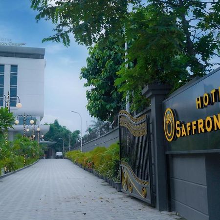 Hotel Saffron Crest Силигури Экстерьер фото