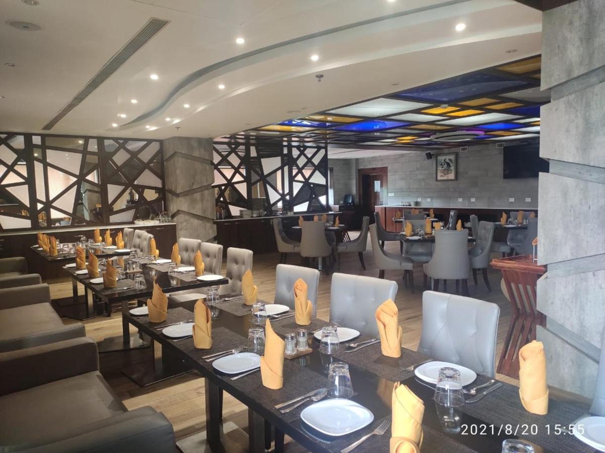 Hotel Saffron Crest Силигури Экстерьер фото