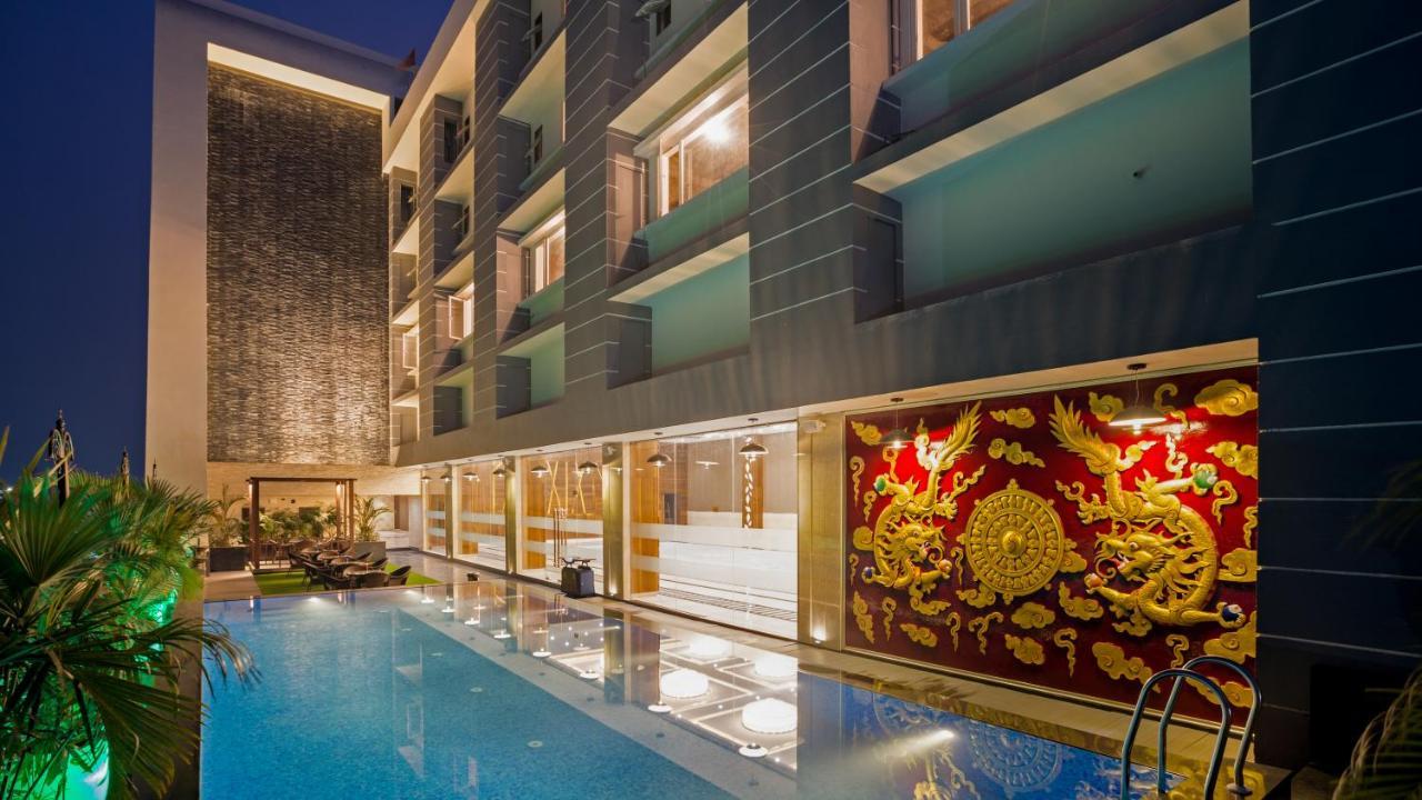Hotel Saffron Crest Силигури Экстерьер фото