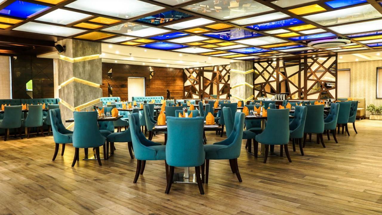 Hotel Saffron Crest Силигури Экстерьер фото