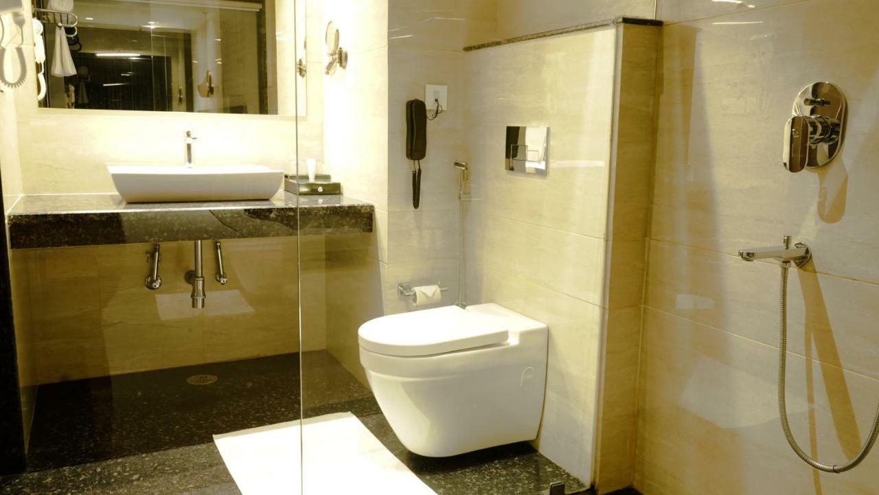 Hotel Saffron Crest Силигури Экстерьер фото