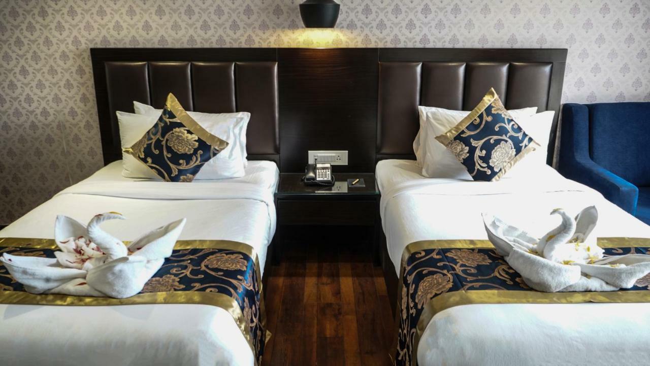 Hotel Saffron Crest Силигури Экстерьер фото