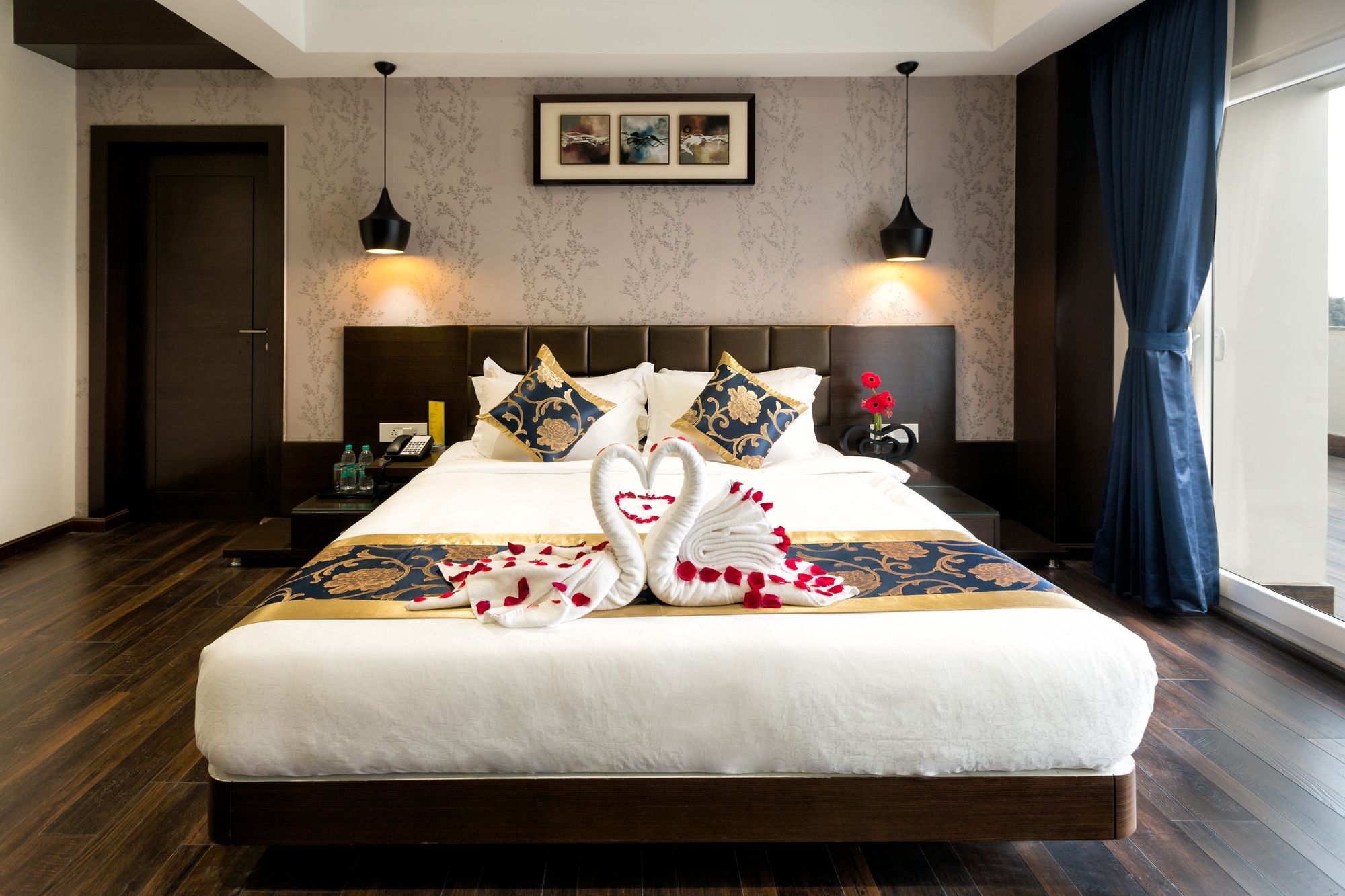 Hotel Saffron Crest Силигури Экстерьер фото